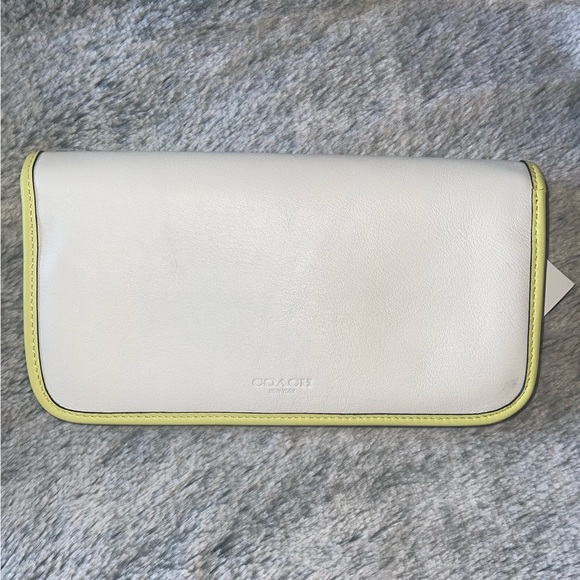 Coach Clutch - Picture 3 of 9